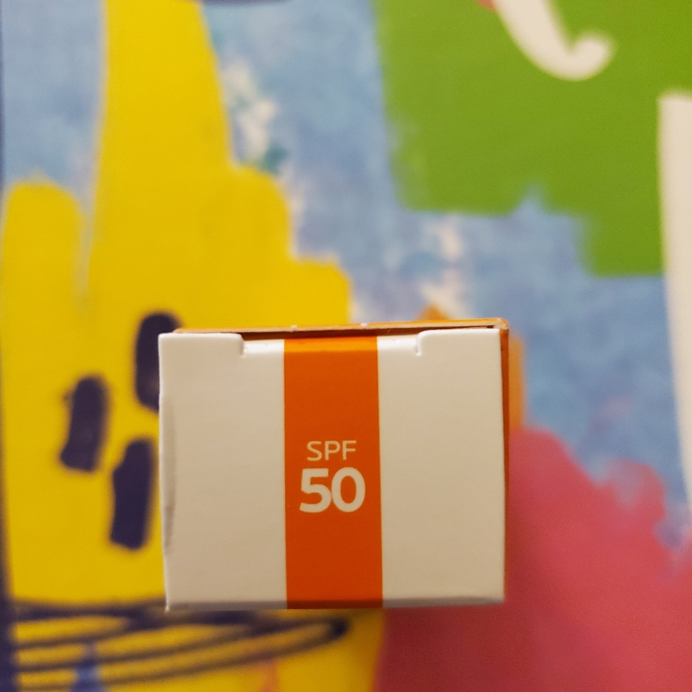 Mineral light fluid SPF 50 face sunscreen (sample) - Picture 4 of 5